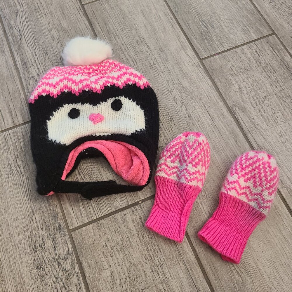 The Children's Place infant penguin beanie and gloves set size 12-18 M